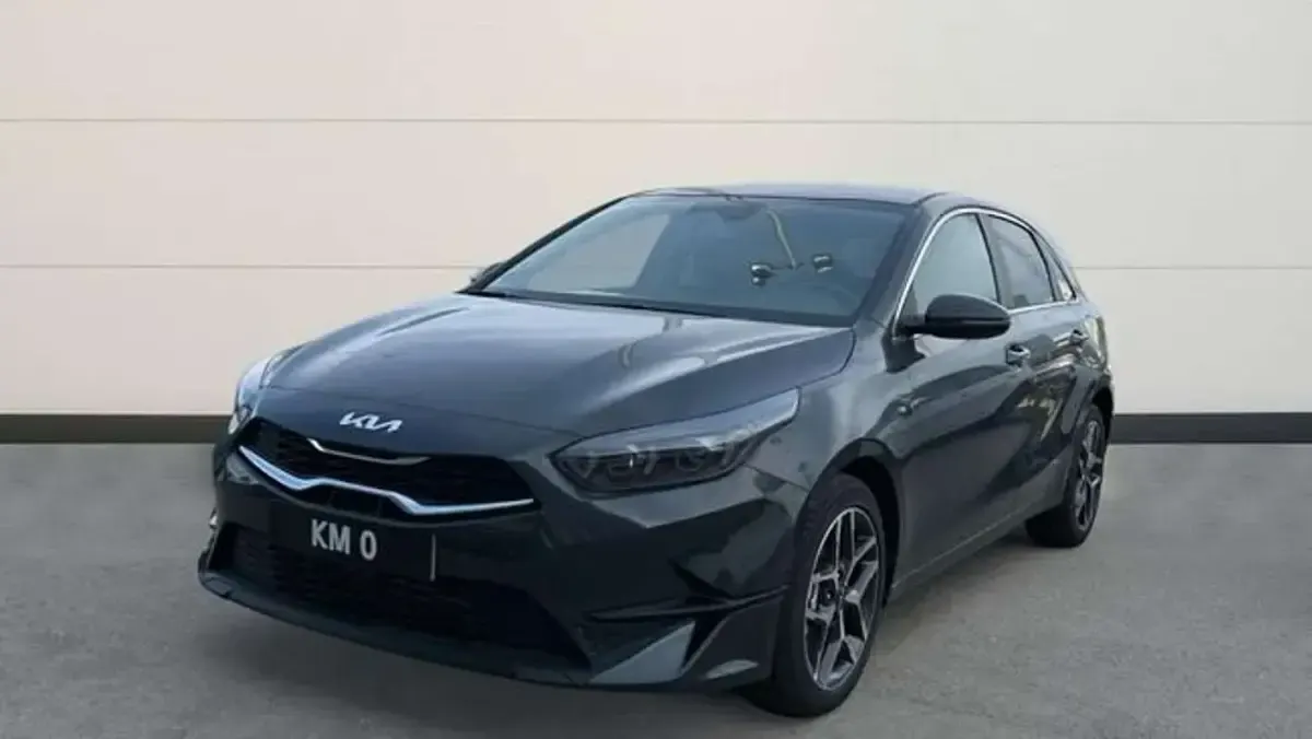 Nieuw Kia Ceed 140 PK (102 kW) 2025 Zwart Hatchback