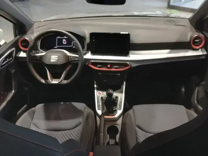 Usado Seat Arona FR 115 CV (84 kW) 2025 Rojo SUV