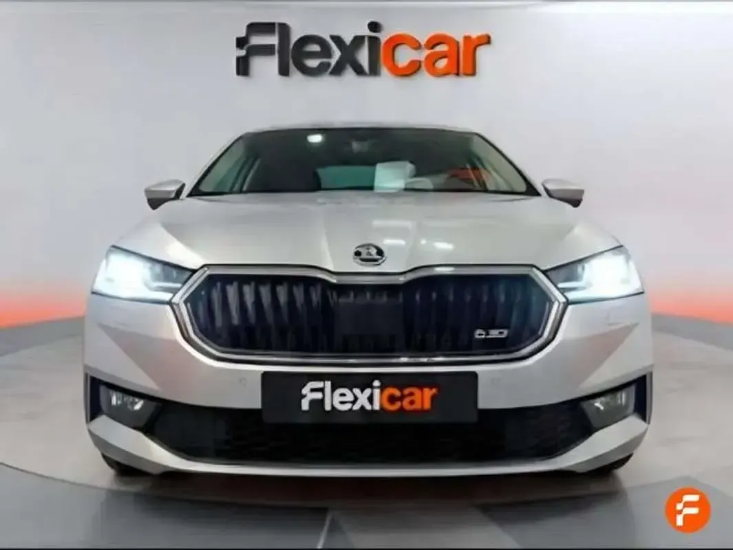 Usado Skoda Fabia Style 110 CV (80 kW) 2022 Gris Utilitario