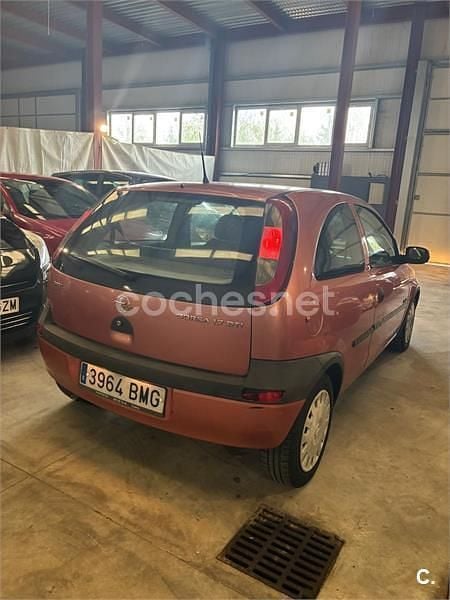 Usado Opel Corsa Comfort 75 CV (55 kW) 2001 Rosa Utilitario