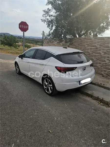 Usado Opel Astra Selective 110 CV (80 kW) 2018 Blanco Berlina