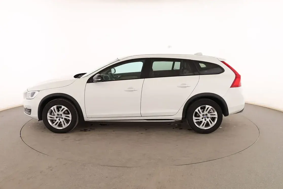 Usado Volvo V60 CC Kinetic 150 CV (110 kW) 2015 Blanco Familiar