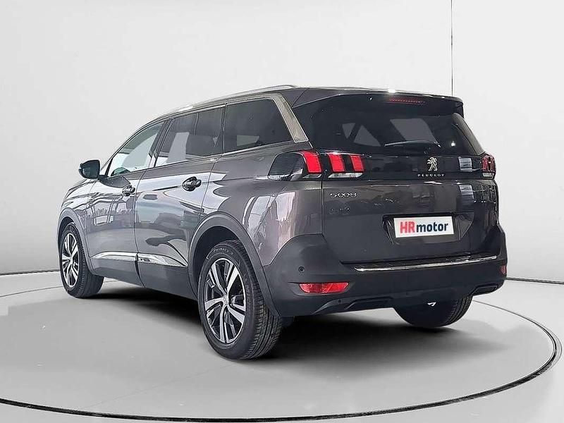 Usado Peugeot 5008 Allure 132 CV (97 kW) 2023 Gris SUV