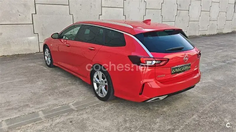 Usado Opel Insignia 210 CV (154 kW) 2019 Rojo Familiar