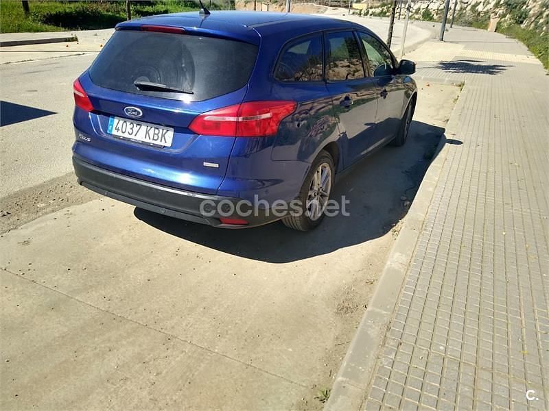 Usado Ford Focus ST-Line 125 CV (91 kW) 2017 Azul Familiar