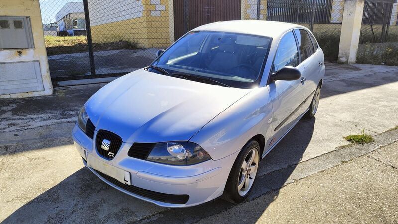 Usado Seat Ibiza Reference 100 CV (73 kW) 2004 Azul