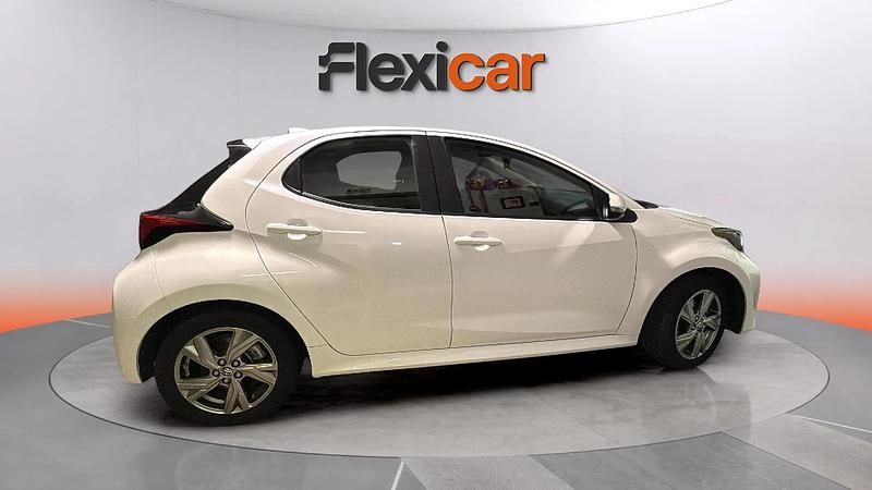 Usado Toyota Yaris Hybrid Active 116 CV (85 kW) 2024 Blanco Berlina