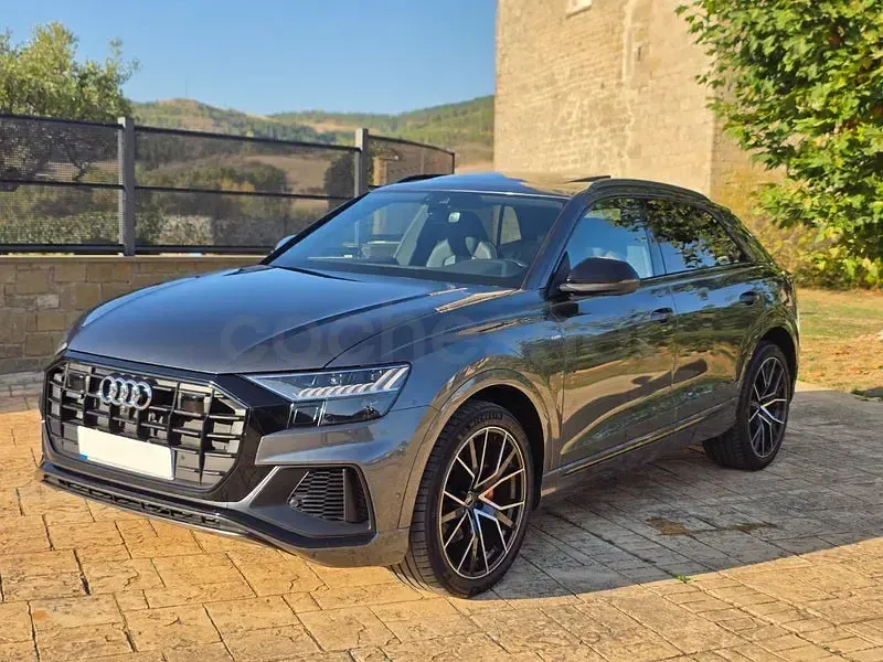 Usado Audi Q8 S-Line 286 CV (210 kW) 2022 Gris / plata SUV