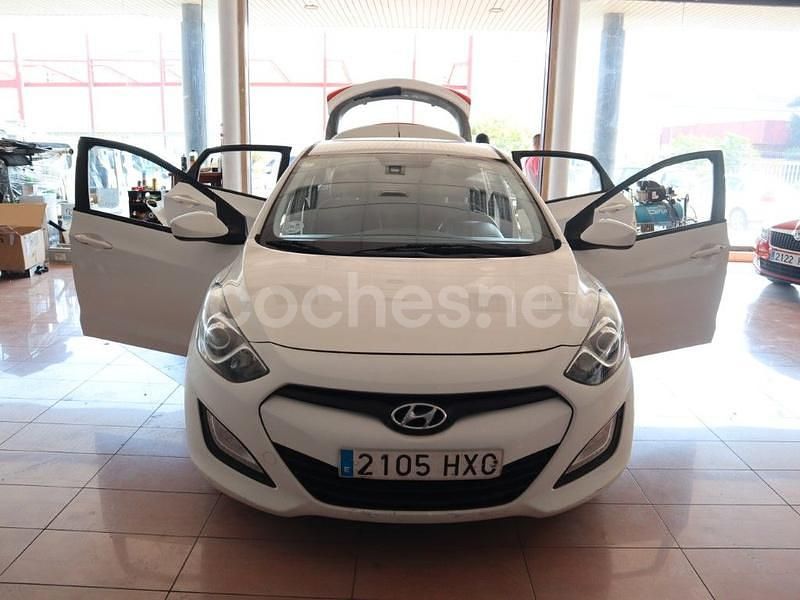 Blanco Usado 2015 Hyundai i30 Base Berlina | 6200 € (Buen precio) - Imagen 1/4
