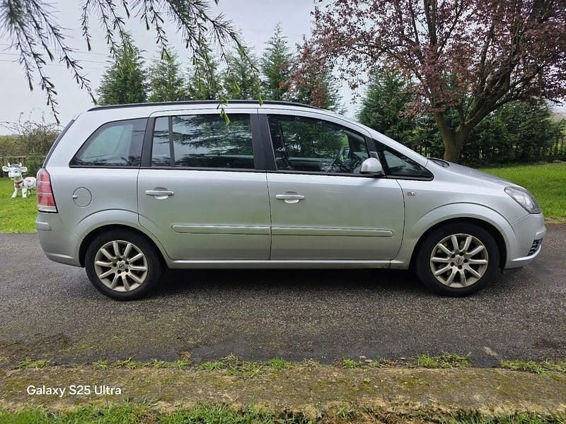 Usado Opel Zafira Cosmo 120 CV (88 kW) 2008 Gris / plata Monovolumen
