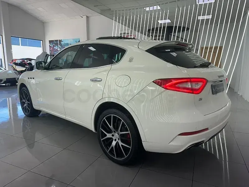 Usado Maserati Levante 275 CV (202 kW) 2018 Blanco SUV