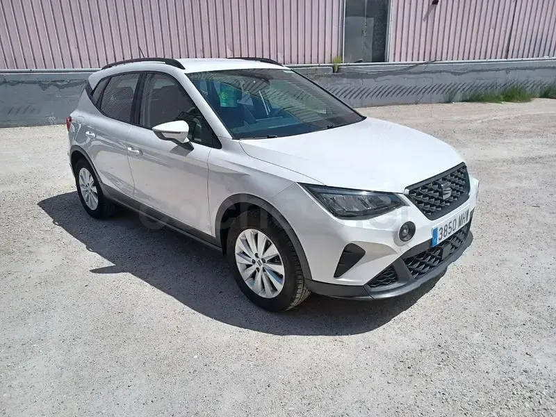Usado Seat Arona Reference 95 CV (69 kW) 2023 Blanco SUV