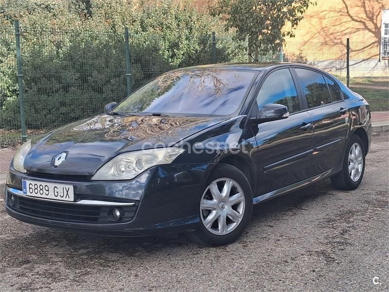 Usado Renault Laguna III Authentique 110 CV (80 kW) 2010 Gris / plata Berlina
