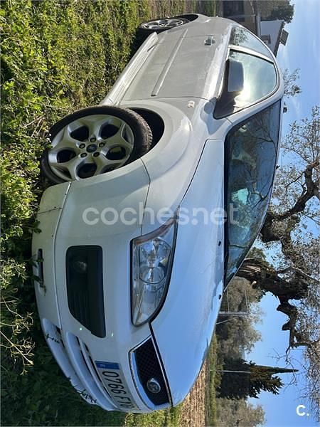 Usado Ford Focus Trend 100 CV (73 kW) 2007 Blanco Berlina