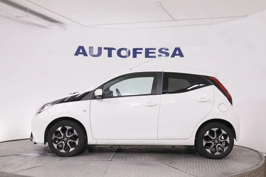 Usado Toyota Aygo X-play 72 CV (52 kW) 2019 Blanco Utilitario