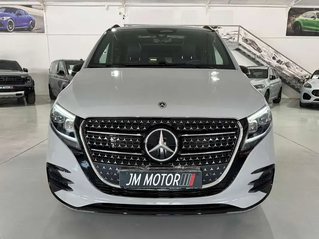 Usado Mercedes V300 Avantgarde 239 CV (175 kW) 2025 Gris Monovolumen