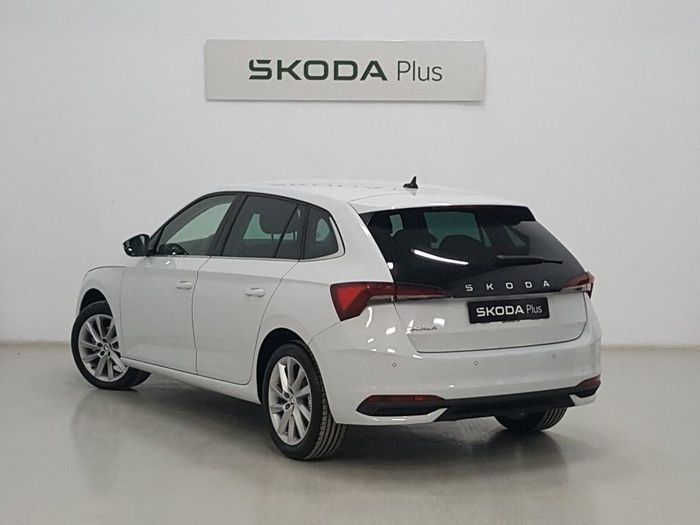 Blanco Usado 2024 Skoda Scala Selection Utilitario | 22.500 € (Un poco caro) - Imagen 1/4
