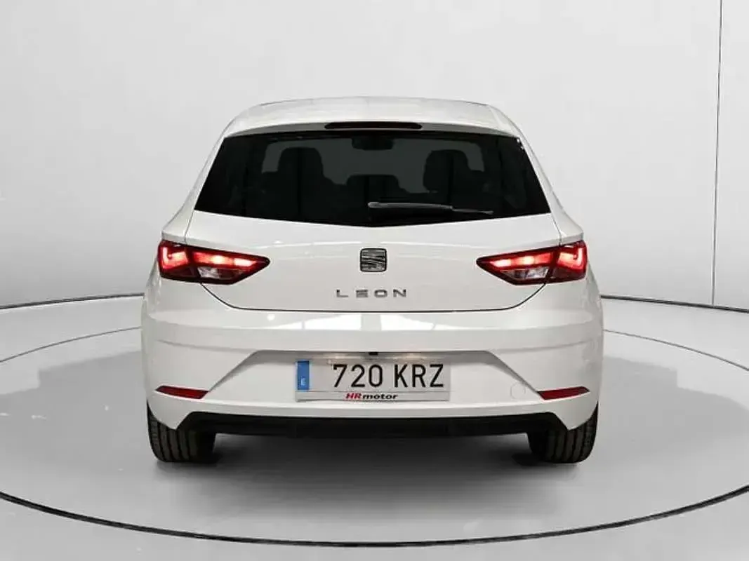 Usado Seat Leon Style 131 CV (96 kW) 2018 Blanco Utilitario