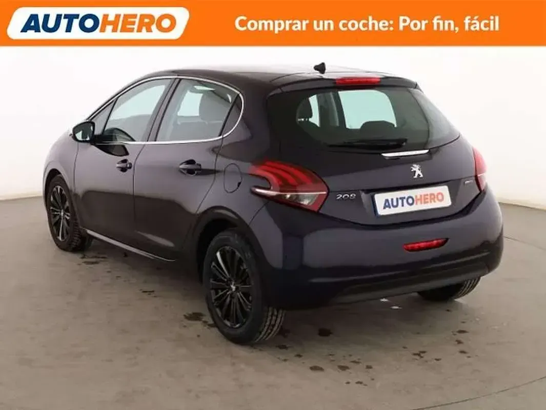 Usado Peugeot 208 Allure 99 CV (72 kW) 2015 Azul Utilitario