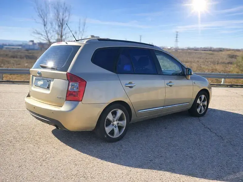 Usado Kia Carens Active 140 CV (102 kW) 2008 Amarillo Monovolumen