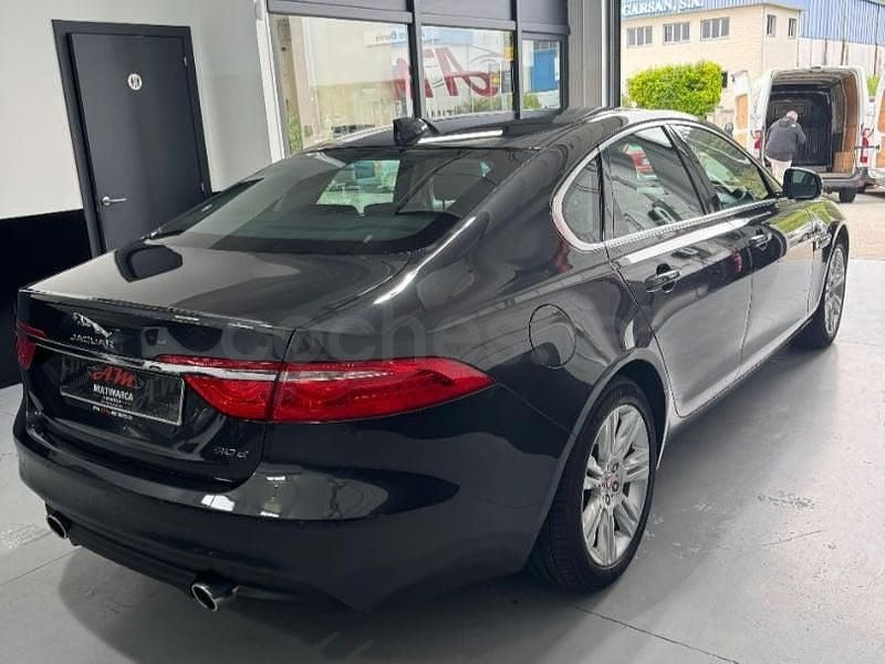 Usado Jaguar XF Portfolio 300 CV (220 kW) 2018 Gris / plata Berlina