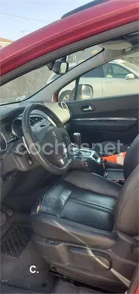 Usado Peugeot 5008 Active 112 CV (82 kW) 2012 Rojo Monovolumen