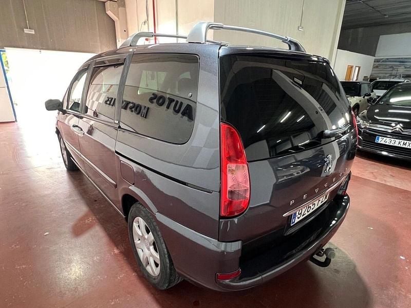 Usado Peugeot 807 Premium 136 CV (100 kW) 2008 Gris / plata Monovolumen