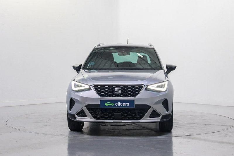 Usado Seat Arona Xperience 110 CV (80 kW) 2023 Gris / plata SUV
