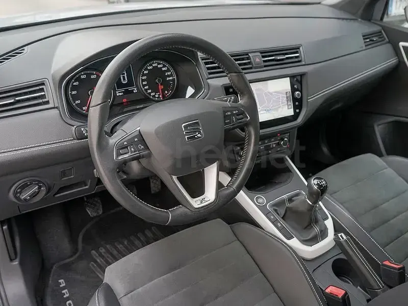 Usado Seat Arona XCELLENCE 90 CV (66 kW) 2019 Gris / plata SUV