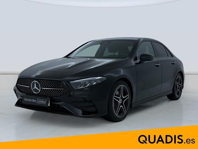 Negro Usado 2024 Mercedes A180 Berlina | 34.900 € (Un poco caro) - Imagen 1/4