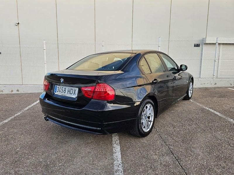 Usado BMW 320 184 HP (135 kW) 2011 Preto Sedan