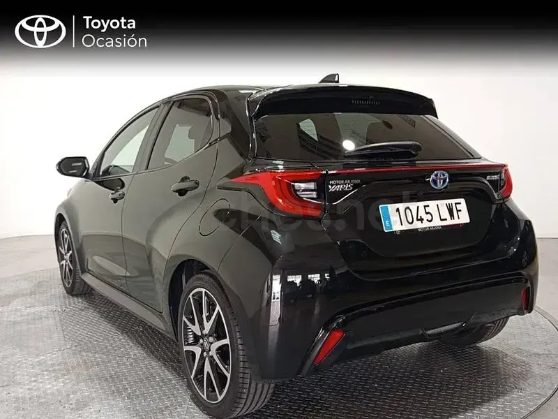 Usado Toyota Yaris Hybrid Style 116 CV (85 kW) 2022 Negro Berlina