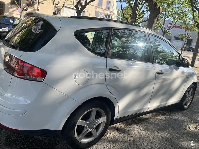 Usado Seat Altea XL Style 105 CV (77 kW) 2008 Blanco Monovolumen