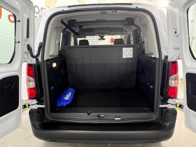 Usado Citroën Berlingo Business Class 102 CV (75 kW) 2023 Blanco Monovolumen