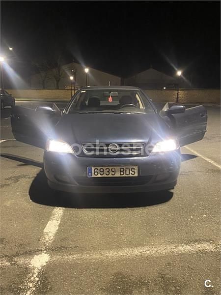 Usado Opel Astra Edition 147 CV (108 kW) 2001 Azul Coupe