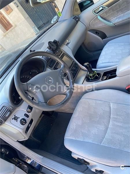 Usado Mercedes C200 Avantgarde 163 CV (119 kW) 2002 Azul Berlina
