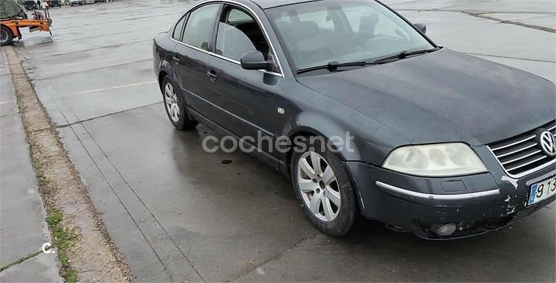 Usado VW Passat Edition 130 CV (95 kW) 2002 Gris / plata Familiar