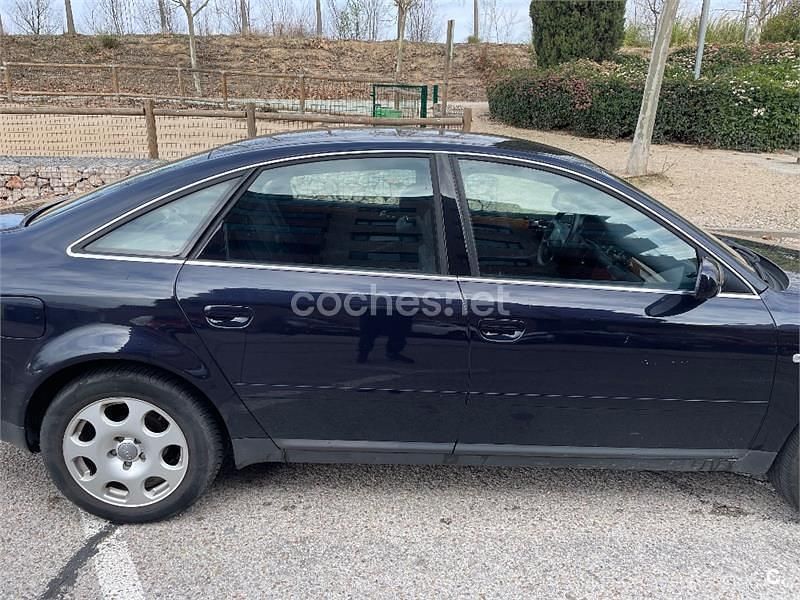 Usado Audi A6 130 CV (95 kW) 2001 Azul Berlina