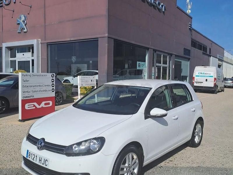 Usado VW Golf VII 105 CV (77 kW) 2012 Blanco Berlina