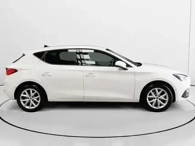 Usado Seat Leon Style 115 CV (84 kW) 2022 Blanco Berlina