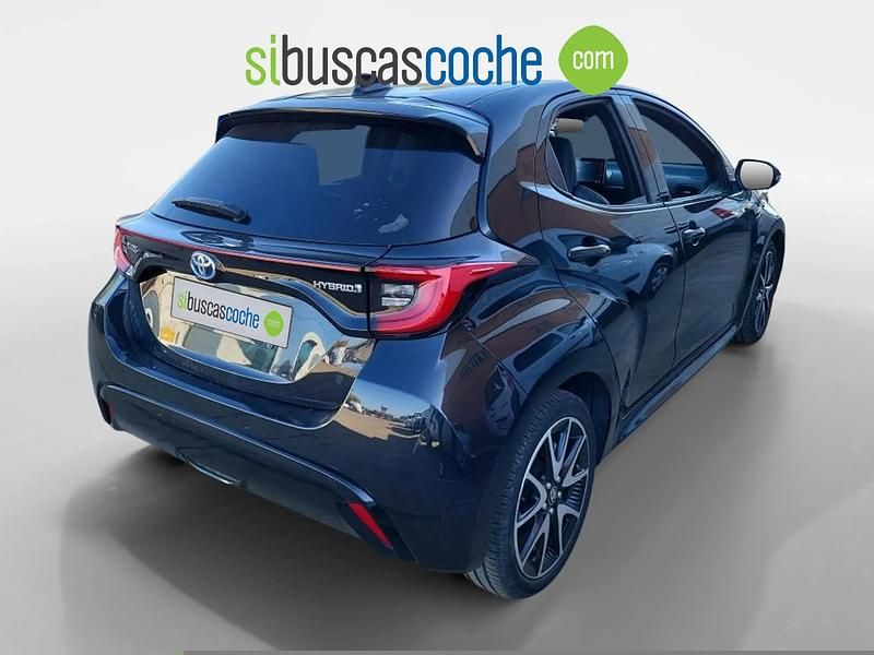 Usado Toyota Yaris Style 93 CV (68 kW) 2021 Negro Utilitario