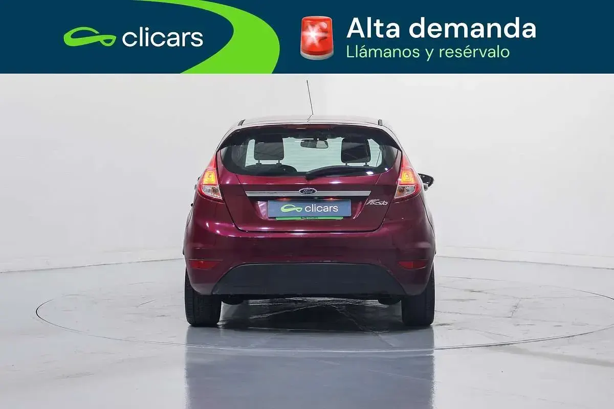 Usado Ford Fiesta Titanium 95 CV (69 kW) 2015 Rojo Utilitario