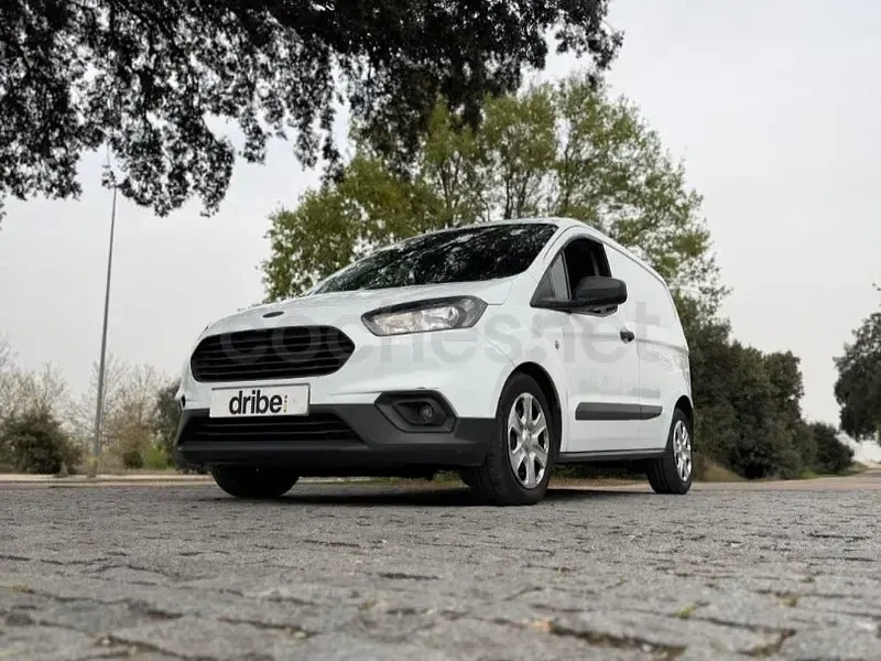 Usado Ford Tourneo Courier Sport 100 CV (73 kW) 2021 Blanco Monovolumen