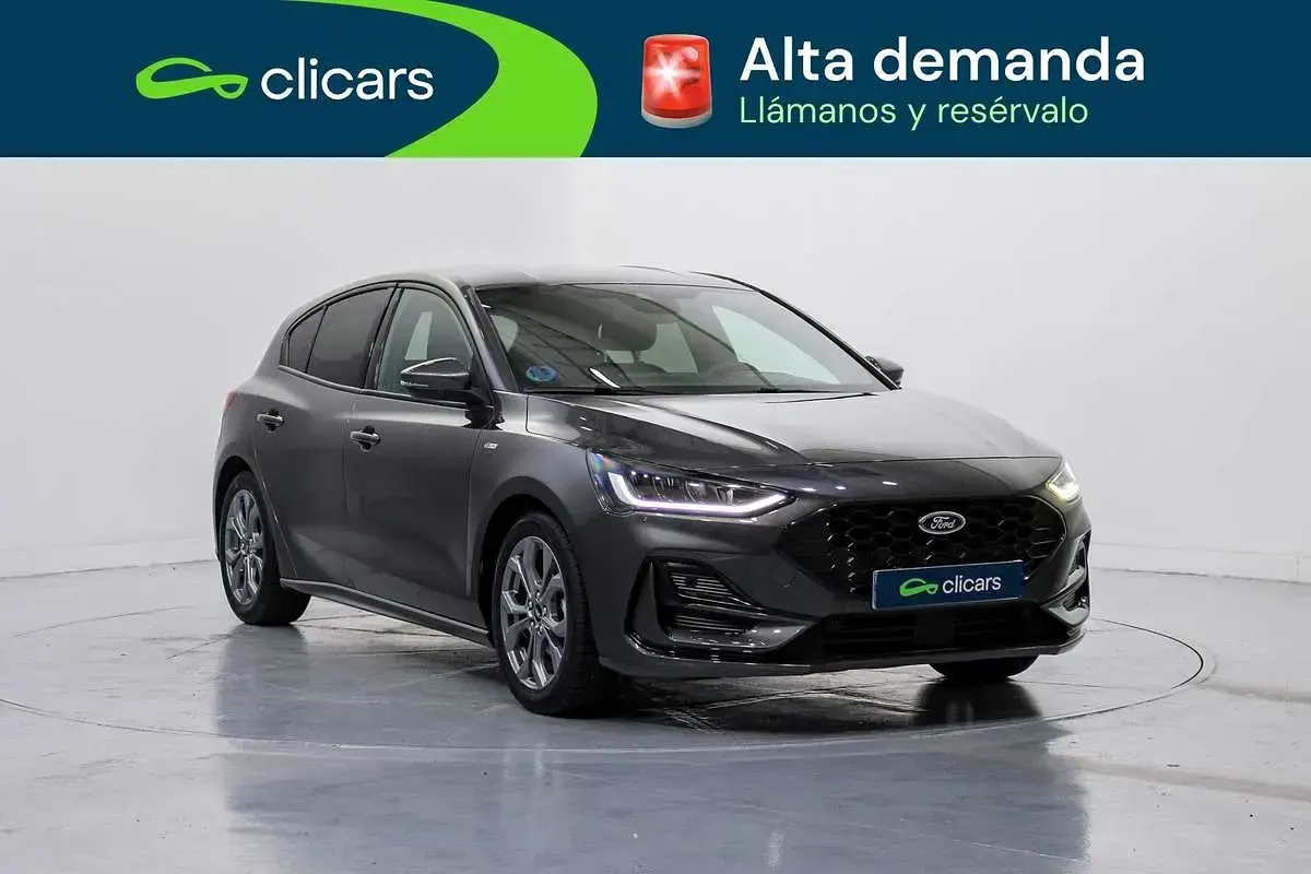 Usado Ford Focus ST-Line 155 CV (114 kW) 2023 Gris Utilitario