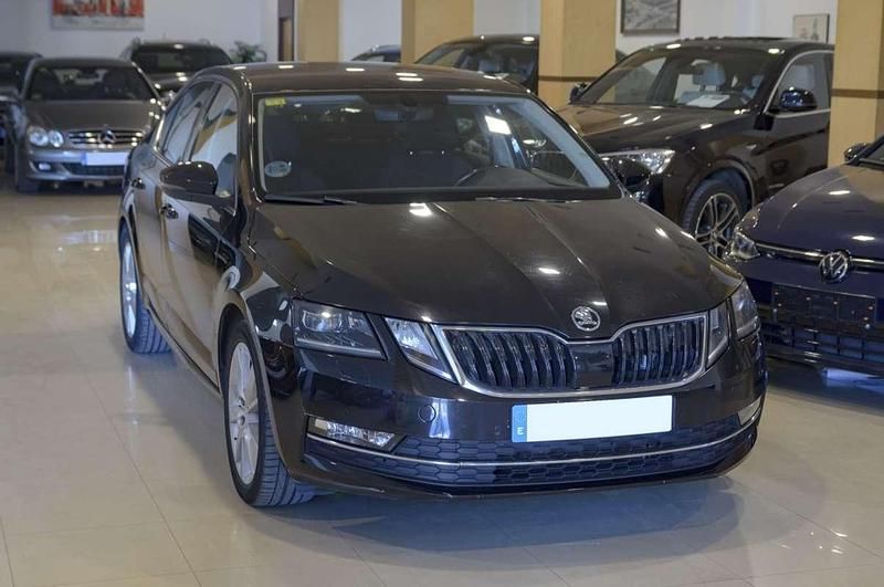 Usado Skoda Octavia Style 116 CV (85 kW) 2018 Negro Utilitario