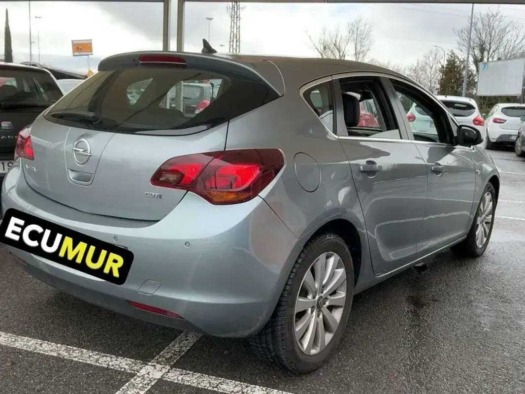 Usado Opel Astra Cosmo 110 CV (80 kW) 2011 Azul Utilitario