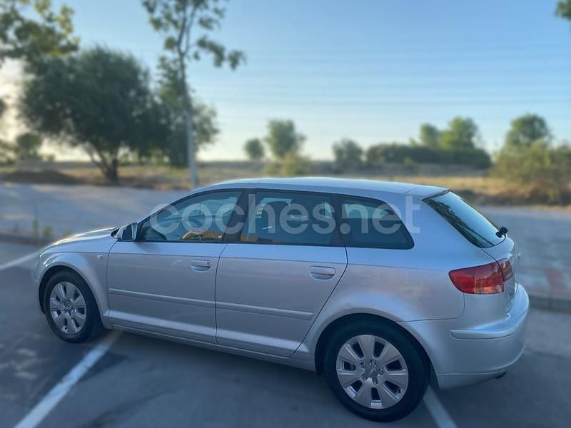 Gris / plata Usado 2008 Audi A3 Sportback Attraction Berlina | 6990 € (Precio justo) - Imagen 1/4