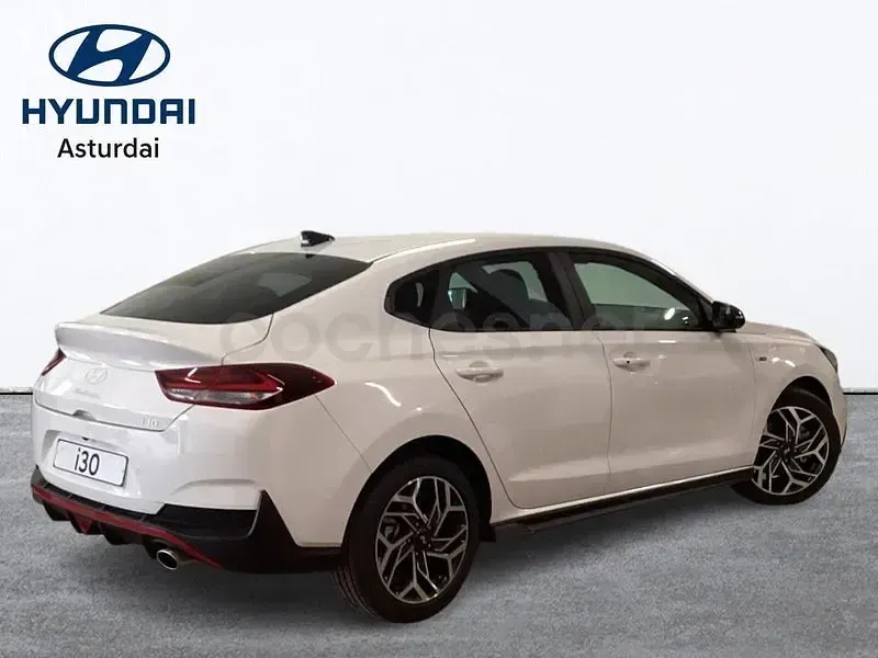 Nuevo Hyundai i30 N Line 100 CV (73 kW) 2026 Gris / plata Berlina
