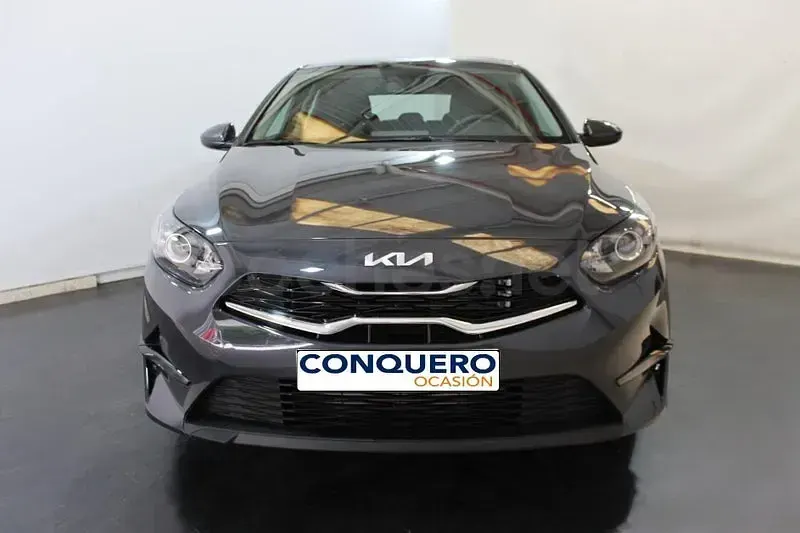 Usado Kia Ceed 136 CV (100 kW) 2024 Gris / plata Utilitario