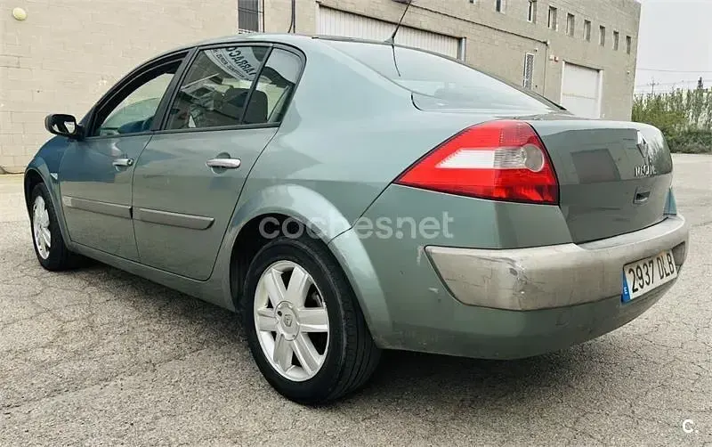 Usado Renault Mégane Expression 100 CV (73 kW) 2005 Verde Berlina